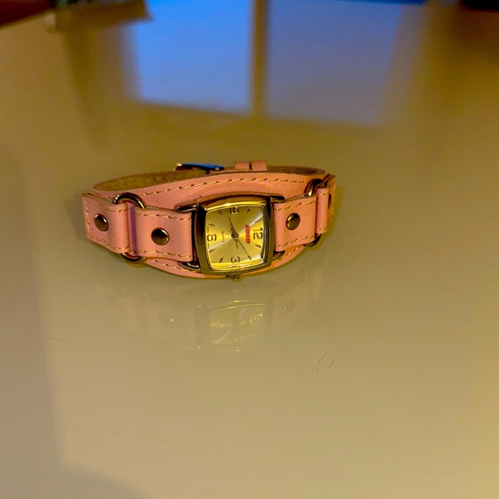 Vintage Dickies pink leather band watch-needs a watch battery